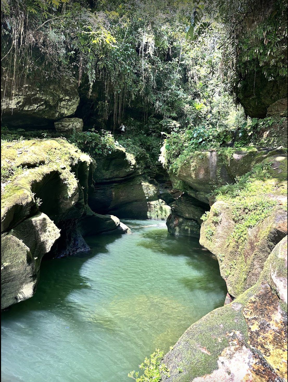 A green river canyon in the forest near Mocoa