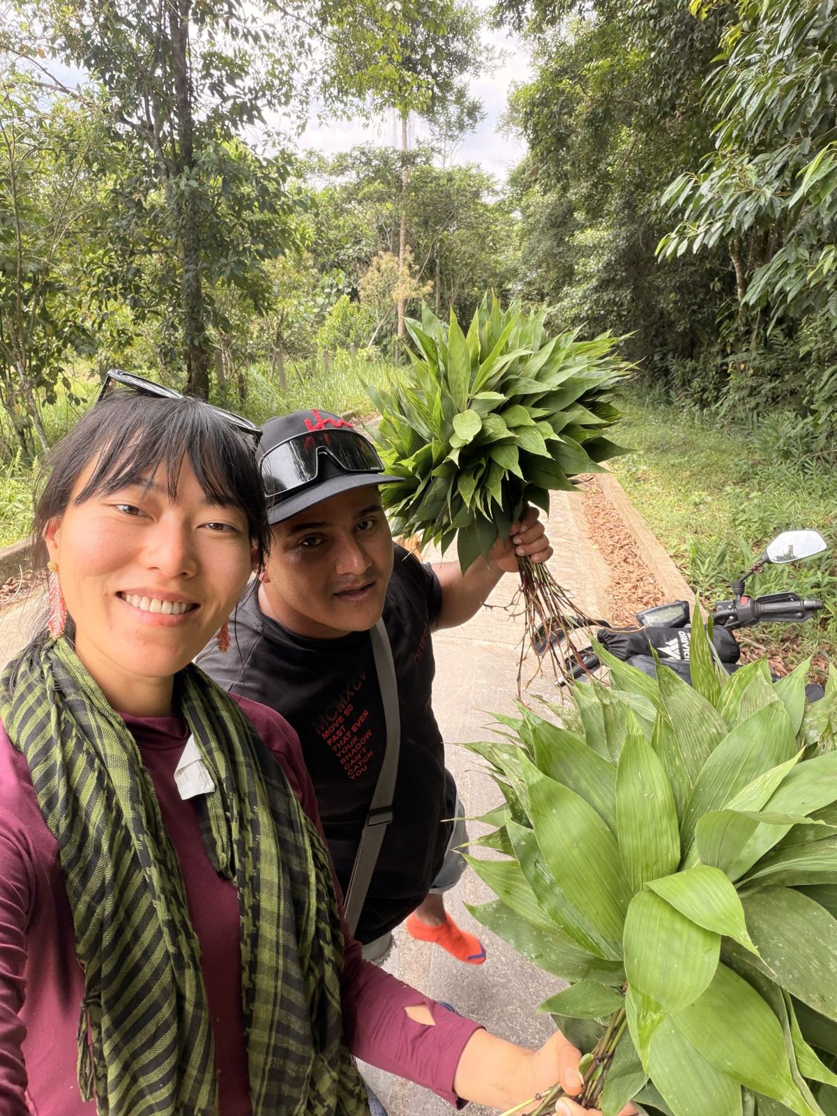 Min and a friend in the forest with fresh plants