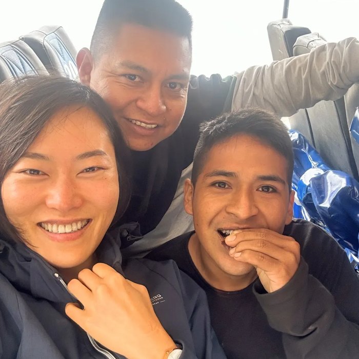 Min with two friends on a boat